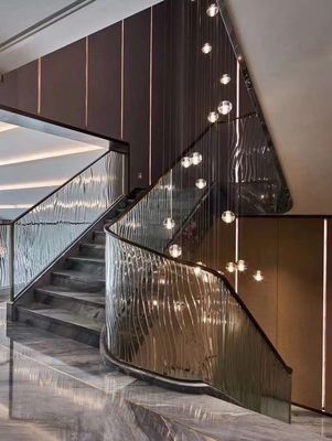 Balustrade fixierte Glasplatte