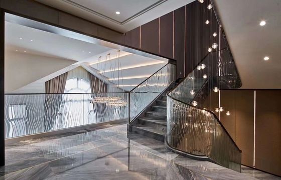 Balustrade fixierte Glasplatte