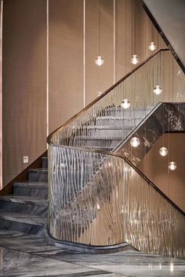 Balustrade fixierte Glasplatte