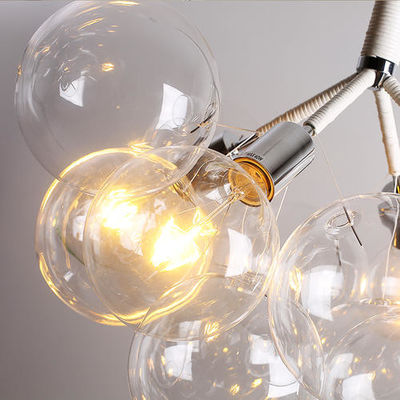 Tischplattendekoration, die zu öffnende klare dekorative Bälle beleuchtet