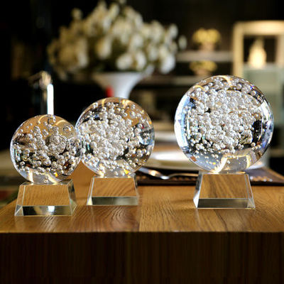 Tischplattendekoration, die zu öffnende klare dekorative Bälle beleuchtet
